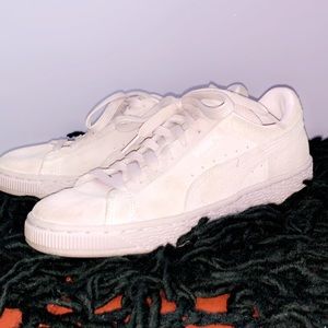 PUMA SUEDE TENNIS SHOES